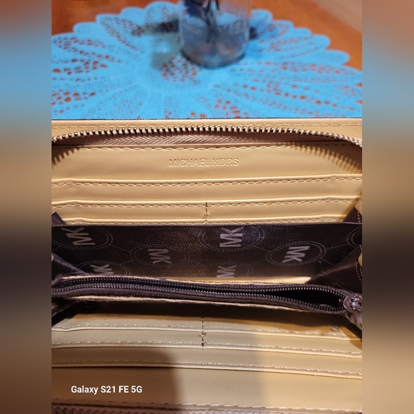 Michael Kors wallett - Picture 3 of 3